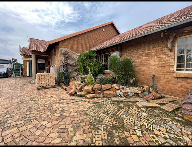 6,817M² INDUSTRIAL YARD FOR SALE IN ANZAC